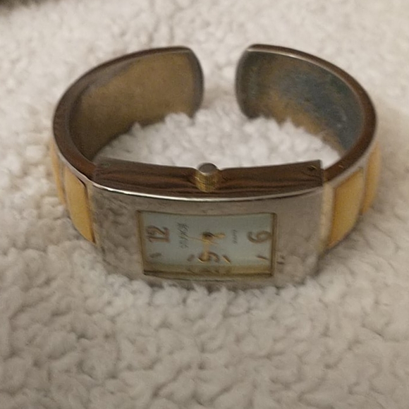 Watch - Picture 1 of 3